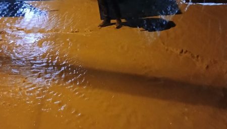 İnegöl’de Sağanak Yağış Hayatı Olumsuz Etkiledi