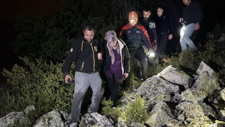 Nevşehir’de kayalıkta mahsur kalan bayan kurtarıldı