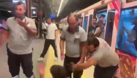 Marmaray’da Yumruklu Arbede